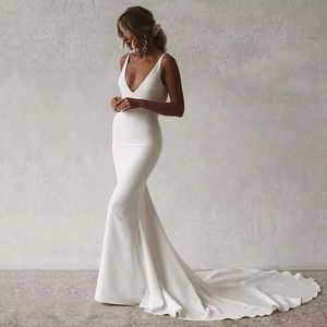 NWT simple mermaid wedding dress with train